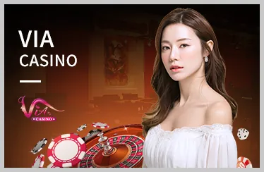 Hình ảnh bàn Poker với các chip cược và lá bài